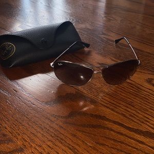 Excellent condition 😎 RayBan sun glasses silver
